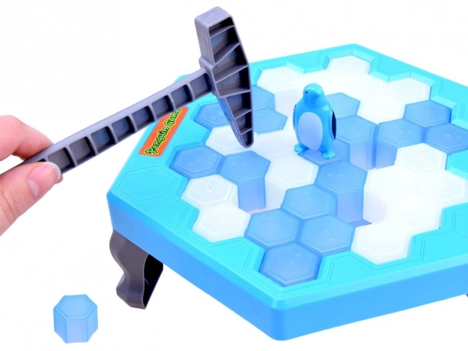 Pinguin-Spiel auf dem Eis