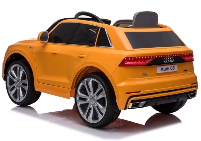 Gelber Audi Q8 Elektroauto für Kinder