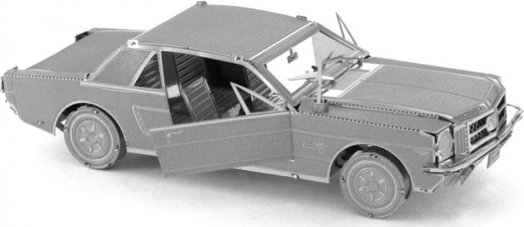 Öffnende Elemente und realistischer Innenraum