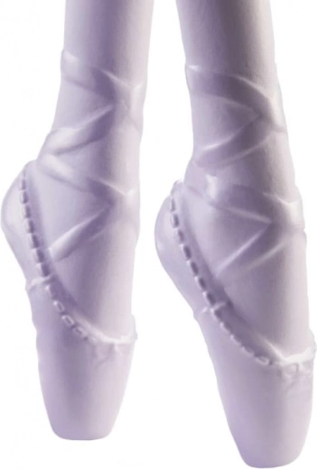 Stylischer Dutt und bereitliegende Schläppchen