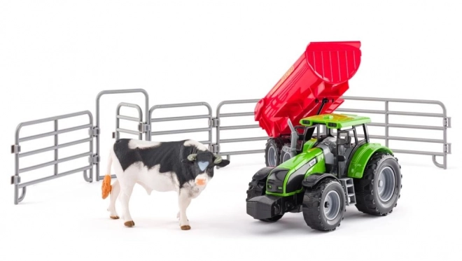 Traktor mit Anhänger, Bulle und Gehege