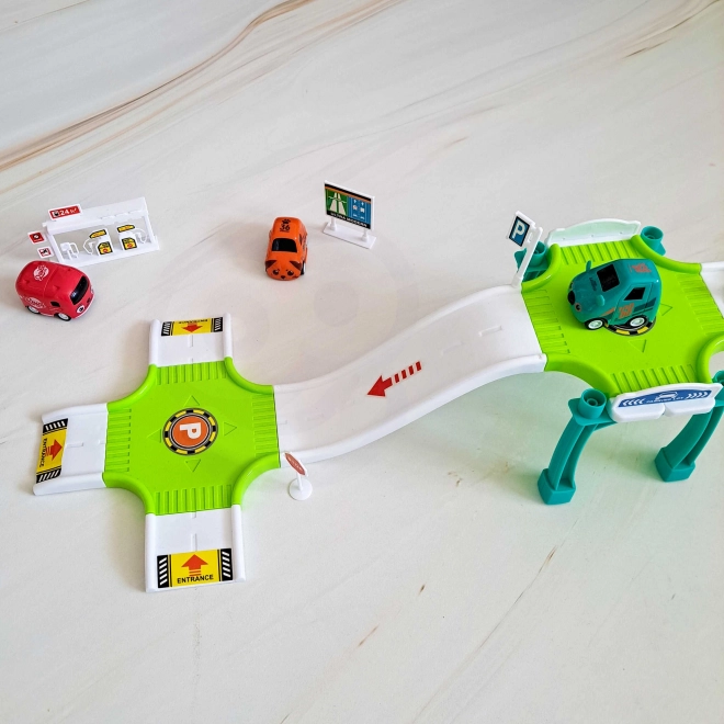 Woopie parkhaus mit tankstelle und spielzeugautos