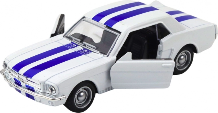 Öffnende Türen und detaillierter Innenraum