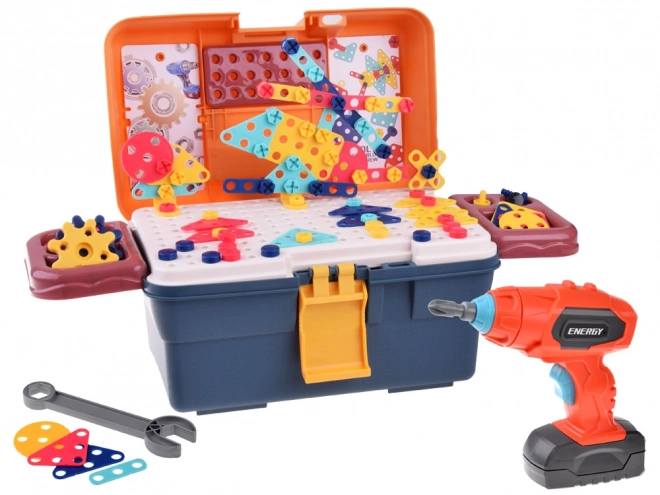 Werkzeugkasten für kleine Handwerker mit Bohrmaschine und Schrauben