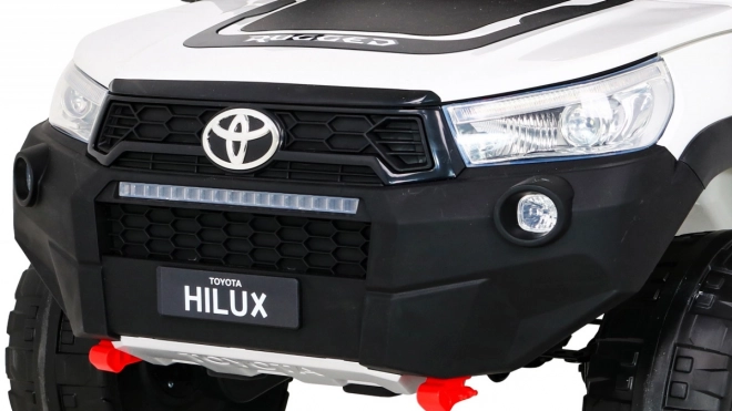 Fahrzeug Toyota Hilux Weiß