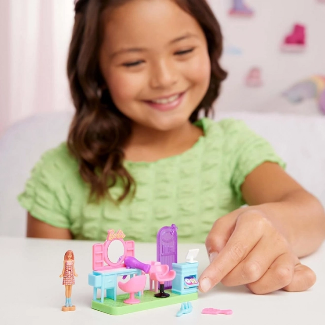 Barbie Mini BarbieLand - Friseursalon mit beweglicher Mini Barbie-Puppe