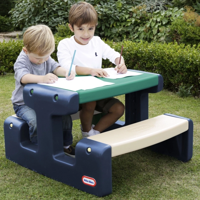 Blau-grüner Kindertisch Little Tikes für den Garten