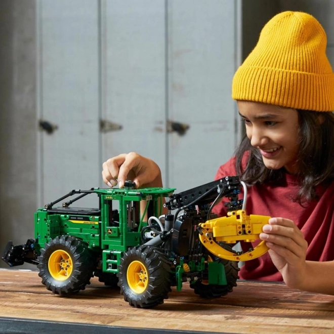 Lego Technic John Deere 948L-II Rücketraktor