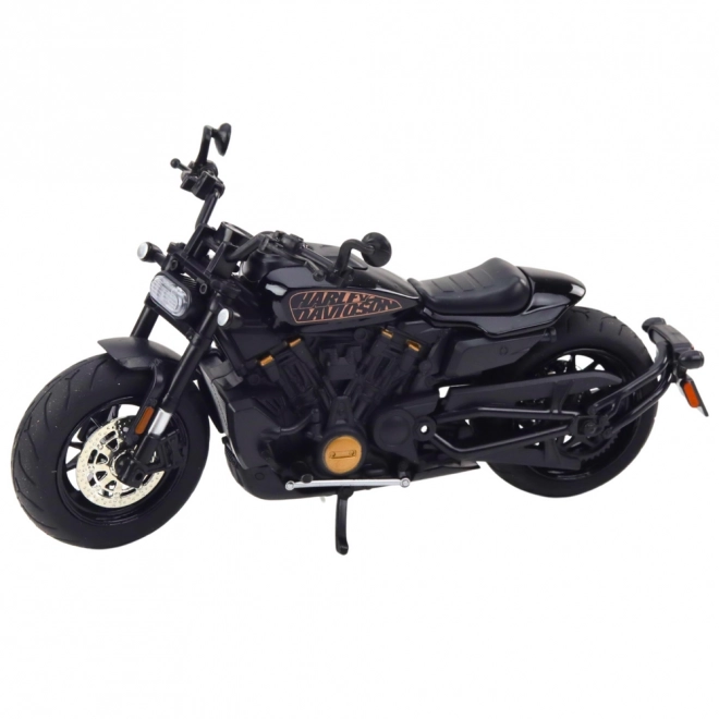 Schwarzes Chopper-Motorrad mit goldenen Akzenten 1:12