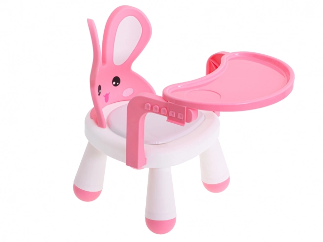 Kleiner rosa Hochstuhl und Tisch zum Füttern und Spielen