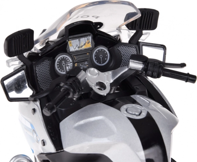 Detailliertes Cockpit und Bedienelemente