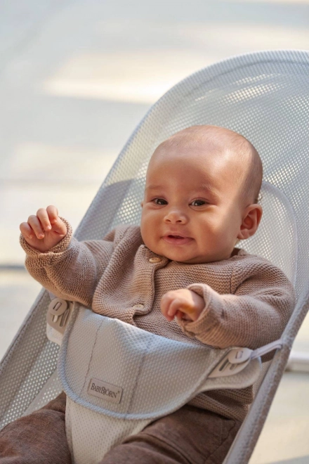 BABYBJÖRN - Wippe BALANCE SOFT MESH - Grau/Weiß – Grau/Weiß