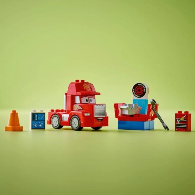 LEGO DUPLO Disney Cars Mack auf dem Rennweg