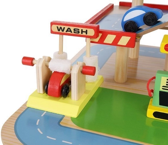 Realistische Extras: Waschanlage, Tankstelle, Kasse