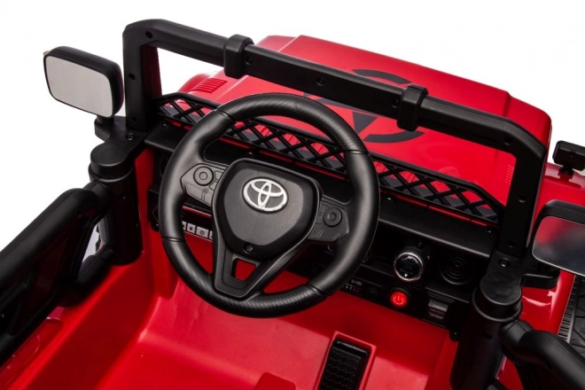 Rotes elektrisches Geländewagen-Spielzeug