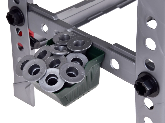 Werkbank für kleine Mechaniker mit Akku-Bohrmaschine