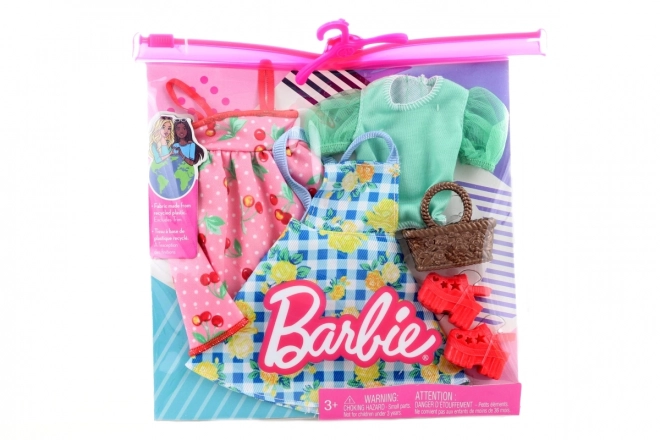 Barbie Kleidung im Set mit gepunkteter Bluse und karierter Rock – Variante 1