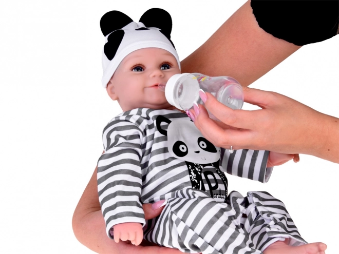 Niedliche weiche Babypuppe Junge mit Panda-Strampler