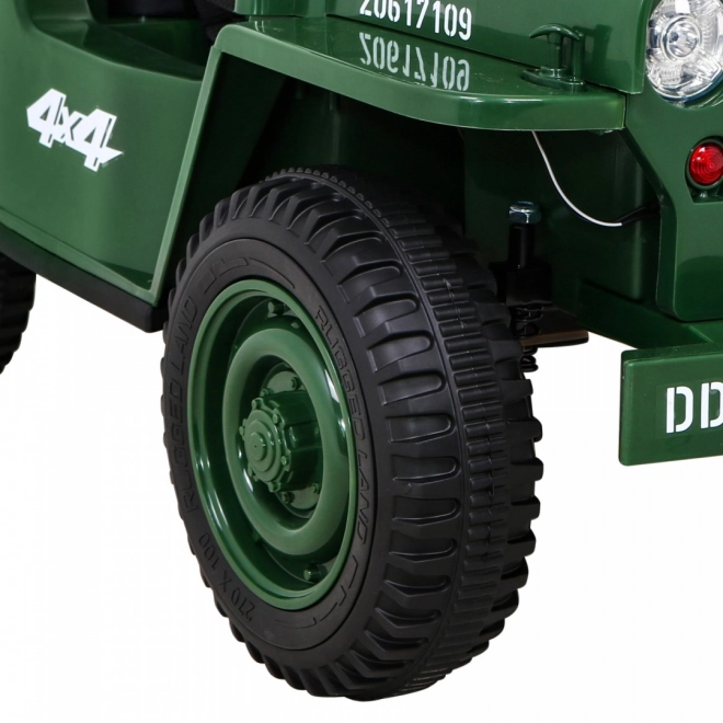 Retro Militärfahrzeug für Kinder grün + Allradantrieb 4x4 + Fernsteuerung + 2 Gepäckträger + langsamer Start + MP3 LED