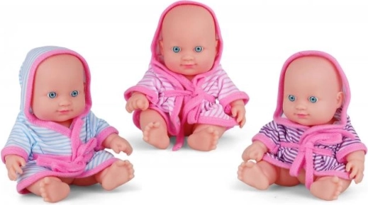 Süßes Baby im bunten Bademantel