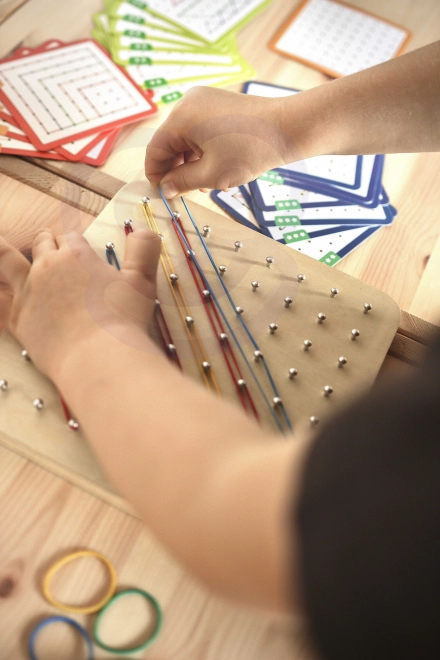 Holz-Geoplan-Spiel mit Gummibändern für Kinder