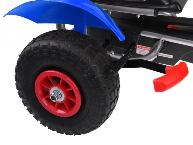 Grüner Sport-Gokart mit aufblasbaren Rädern