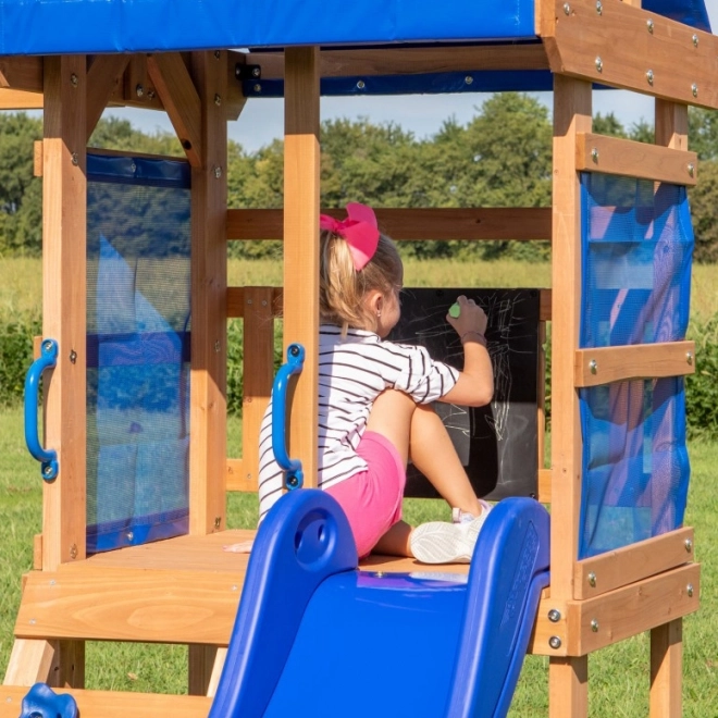 Holzspielplatz Aurora House mit Rutsche