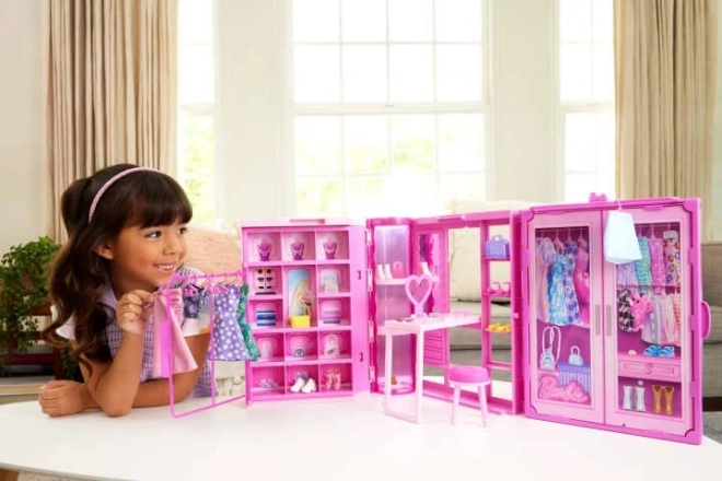 Barbie Traumgarderobe mit Modeaccessoires