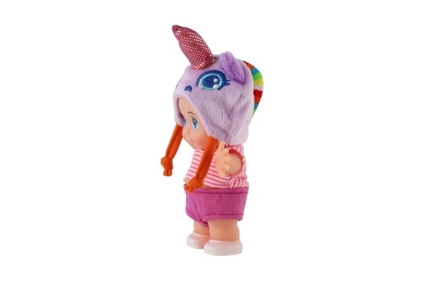 Puppe mit Mütze mit Tiermotiv