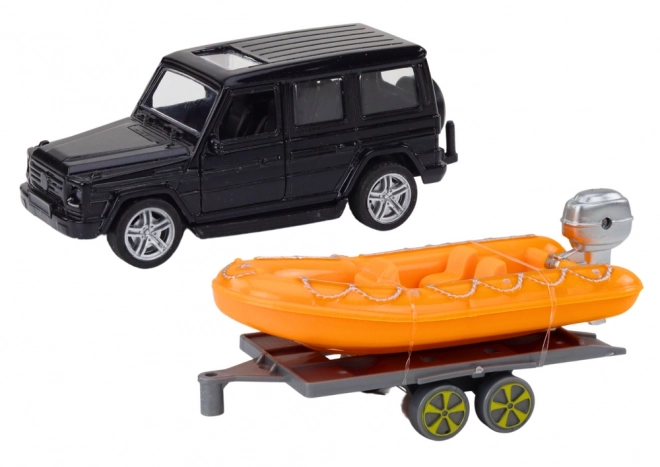 Schwarzes Geländewagen mit Anhänger und orangefarbenem Boot