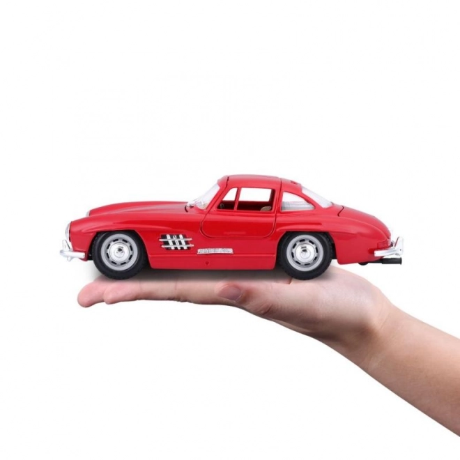 Mercedes Benz 300SL Rot Modellauto von Bburago