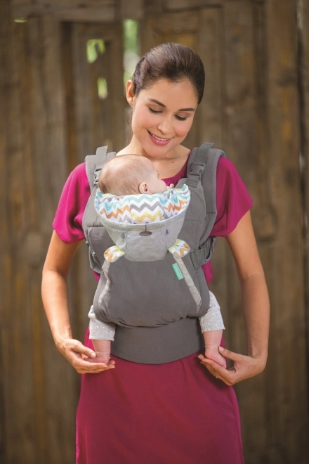 Ergonomische Babytrage mit Kapuze von Infantino