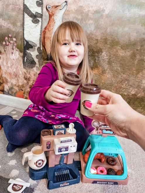 Woopie Spielzeug-Kaffeebar mit Kaffeemaschine und Kuchenvitrine