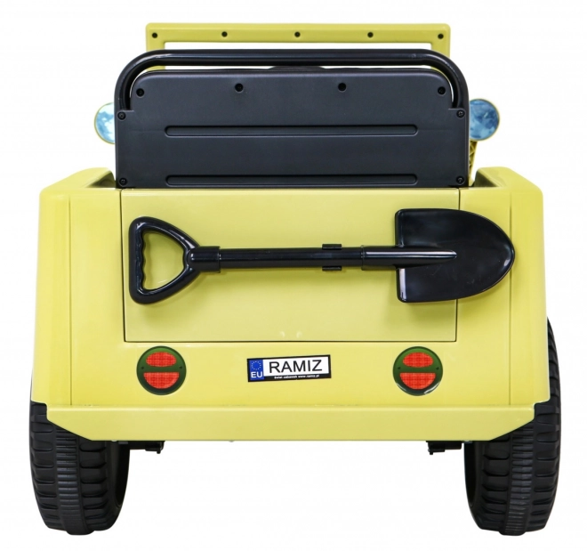Retro Militärfahrzeug für Kinder beige + Antrieb 4x4 + Fernbedienung + 2 Gepäckträger + langsamer Start + MP3 LED