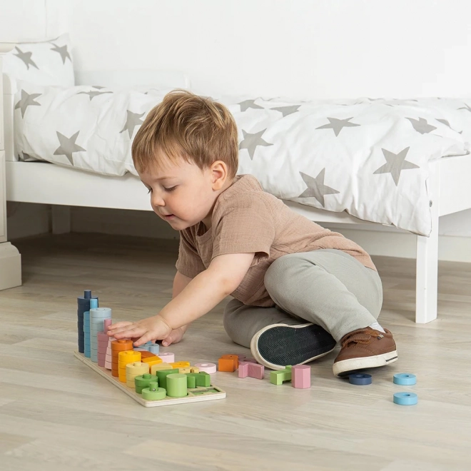 Lernspielzeug aus Holz mit Zahlen und Formen