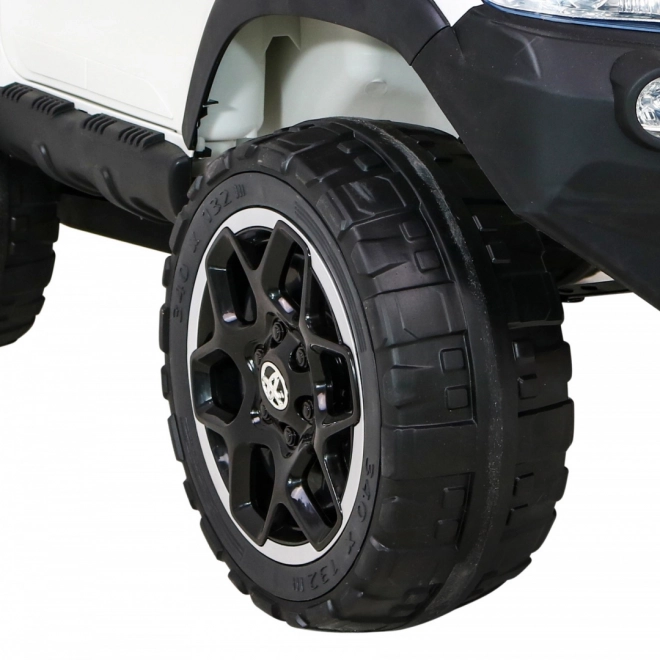 Fahrzeug Toyota Hilux Weiß