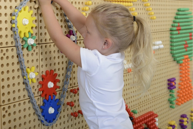 Masterkidz Wandtafel Zahnräder und Kette Bauset