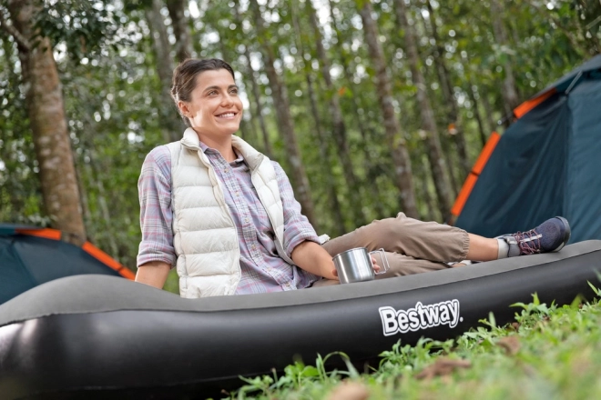 Aufblasbare Matratze Bestway Tritech mit USB-Pumpe