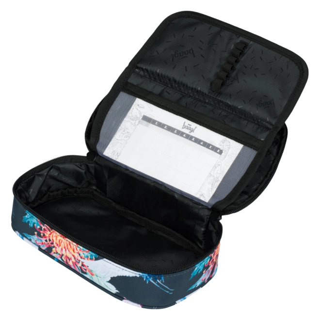 Praktische Taschen mit Reißverschluss und Stundentafel