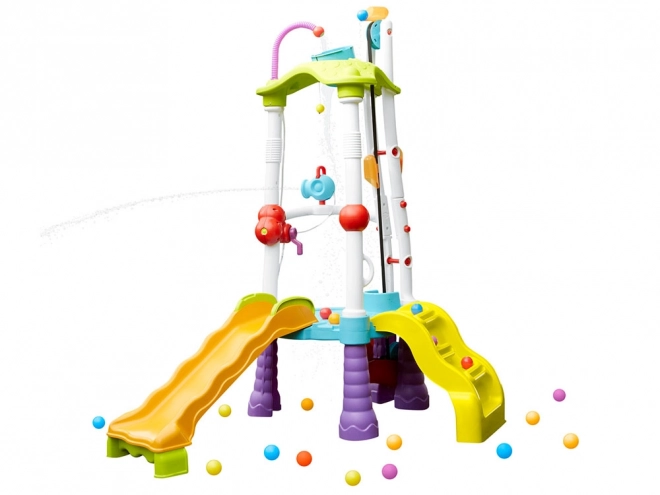 Kletterturm mit Wasserrutsche