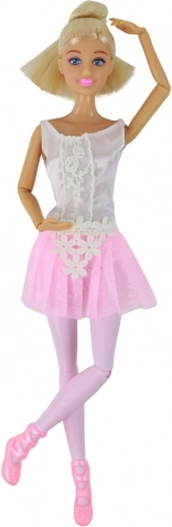 Echte Ballerina im Kinderzimmer