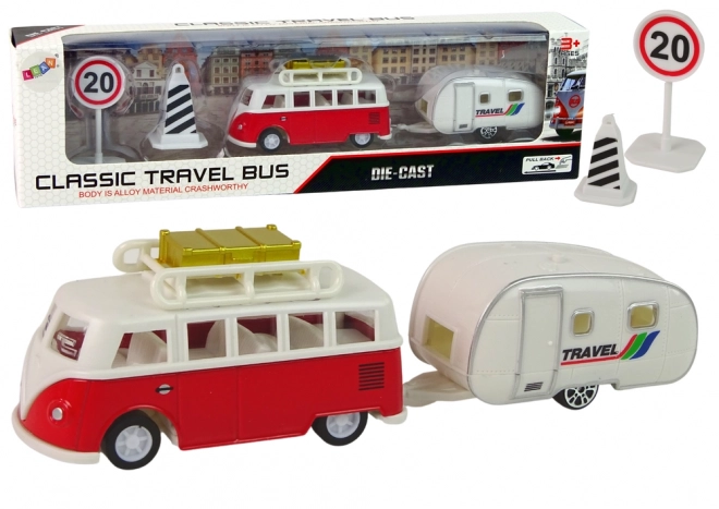 Roter Bus mit Wohnwagen Set