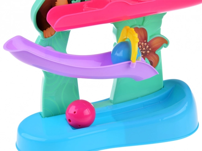 Interaktive bunte Kugelbahn mit Dschungel-Sound