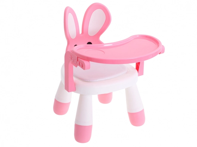 Kleiner rosa Hochstuhl und Tisch zum Füttern und Spielen