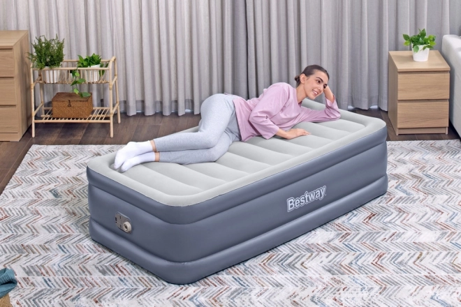 Aufblasbare Matratze mit Pumpe Bestway