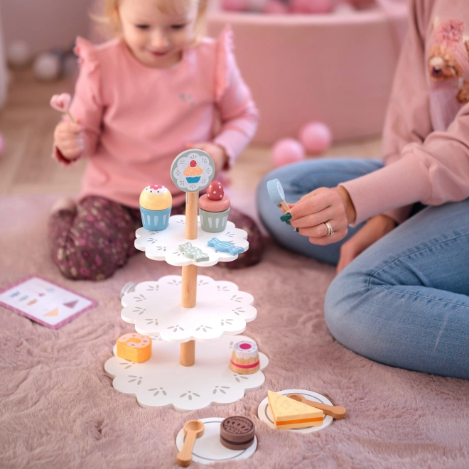 Holzständer mit Kuchen für Kinder