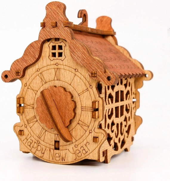 Natürliches Holz und detailreiche Ausfräsungen