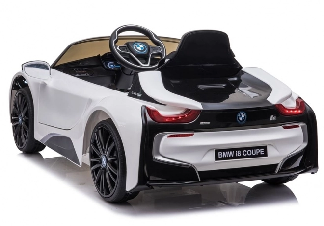 Weißes Elektroauto BMW i8 für Kinder