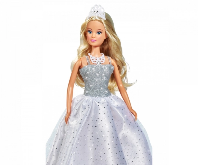 Glitzernde weiße Robe wie aus einem Märchen