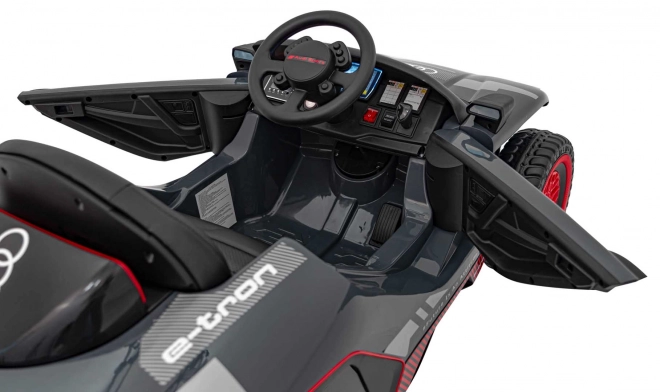 Audi RSQ E-TRON Fahrzeug Grau